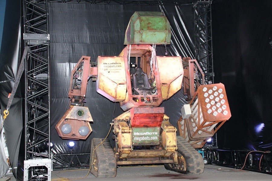 全長4.5メートルのロボットに乗る　スポーツイベント「CHIMERA GAMES vol.7」前夜祭