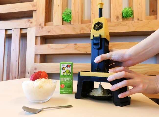 SNSでブーム！パック豆乳を凍らせたアイス　削ってふわふわのかき氷に