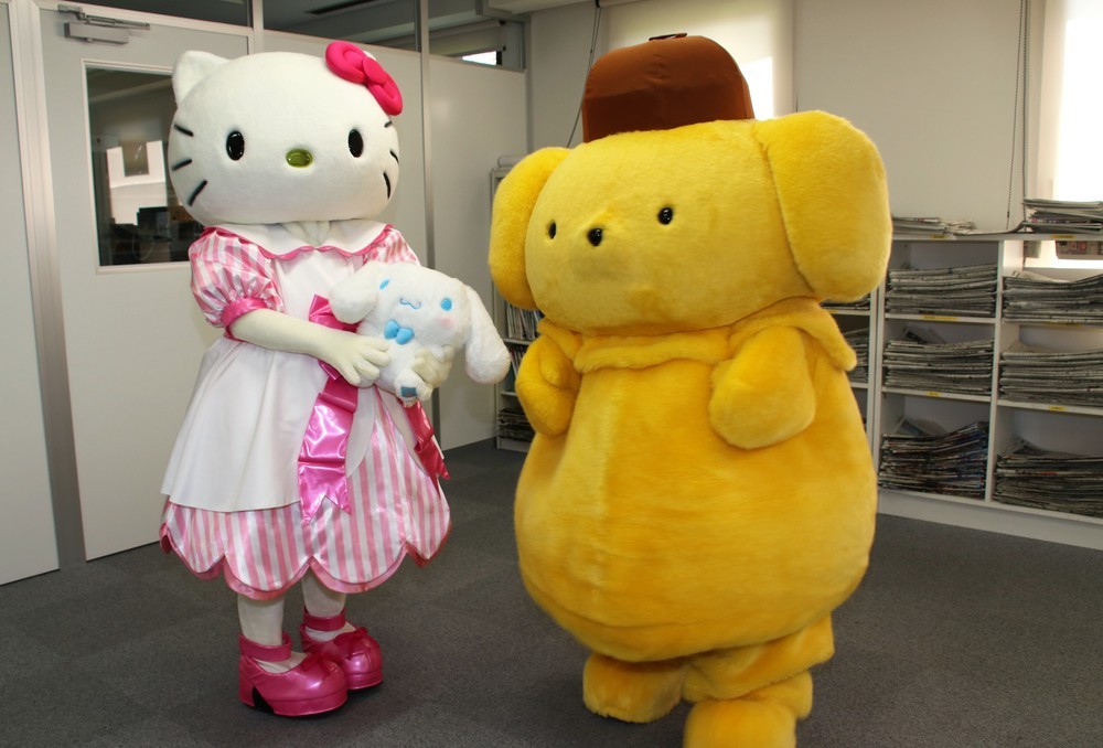 編集部内をきょろきょろ