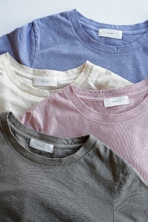 コーヒーの豆かすで染めたTシャツ　ファッション業界でフードロス問題に挑む