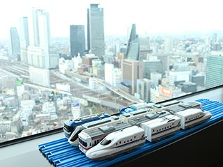 目の前に鉄道ジオラマのような眺望　名古屋プリンスホテルスカイタワー