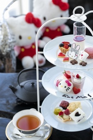 ハローキティ新幹線で行く神戸・淡路島　キティレストランも