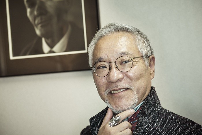 劇作家、演出家、舞踊評論家で知られる山川三太さん。今回、一般社団法人パフォーミング・アーツ・ラボラトリー理事長として助成申請。日韓のダンス文化交流の推進役だ（写真　渡辺誠）