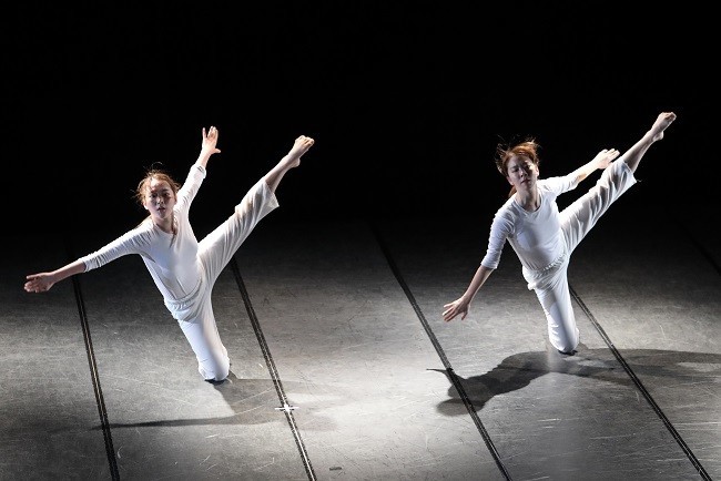 イ・ダギョムさんの作品『Everything must be doubted』。韓国の第4回仁川国際舞踊祭では、最優秀賞を受賞している（撮影　小阪満夫）