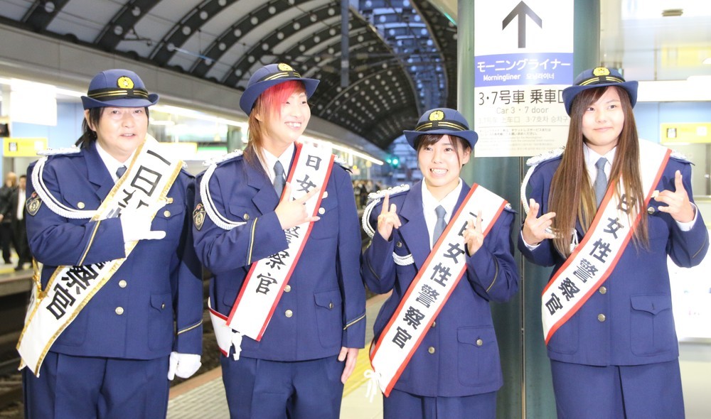 左から長与さん、彩羽選手、桃野選手、門倉選手