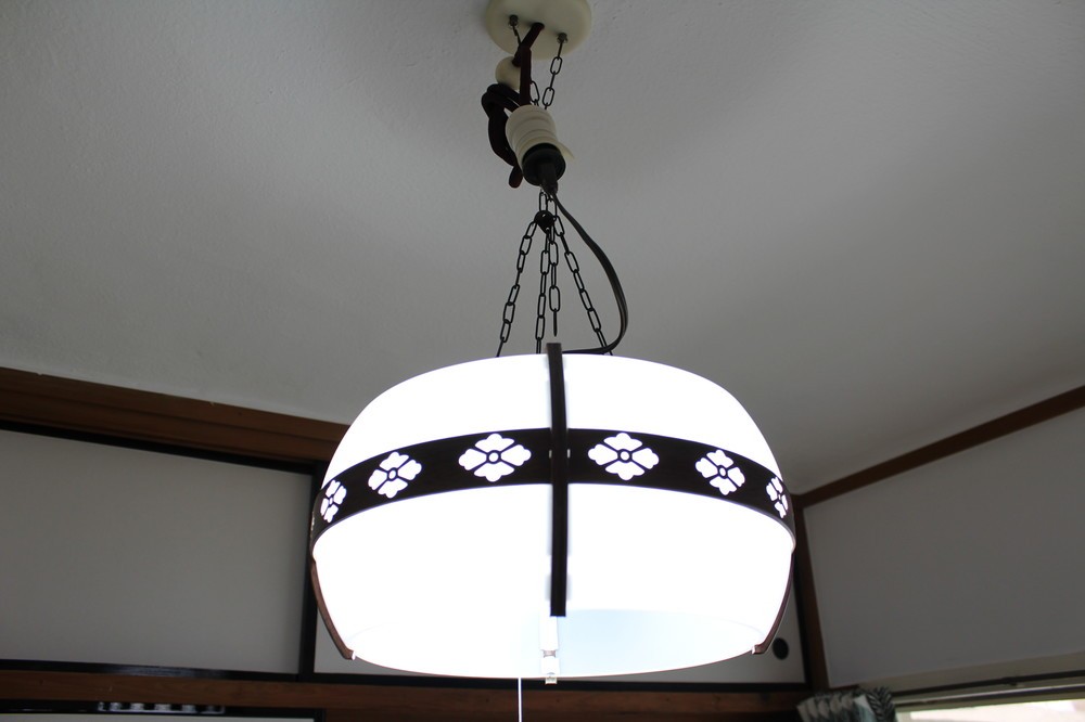 電傘の形もレトロだ