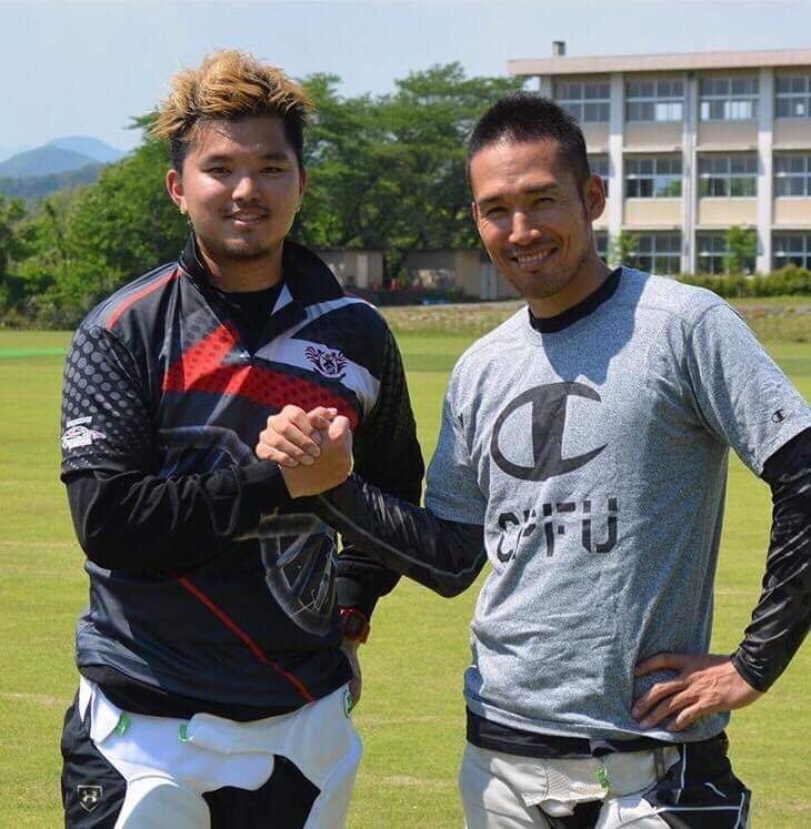 元プロ野球選手で現在はクリケット選手の木村昇吾さん（右）と山本武白志さん（左）も来場
