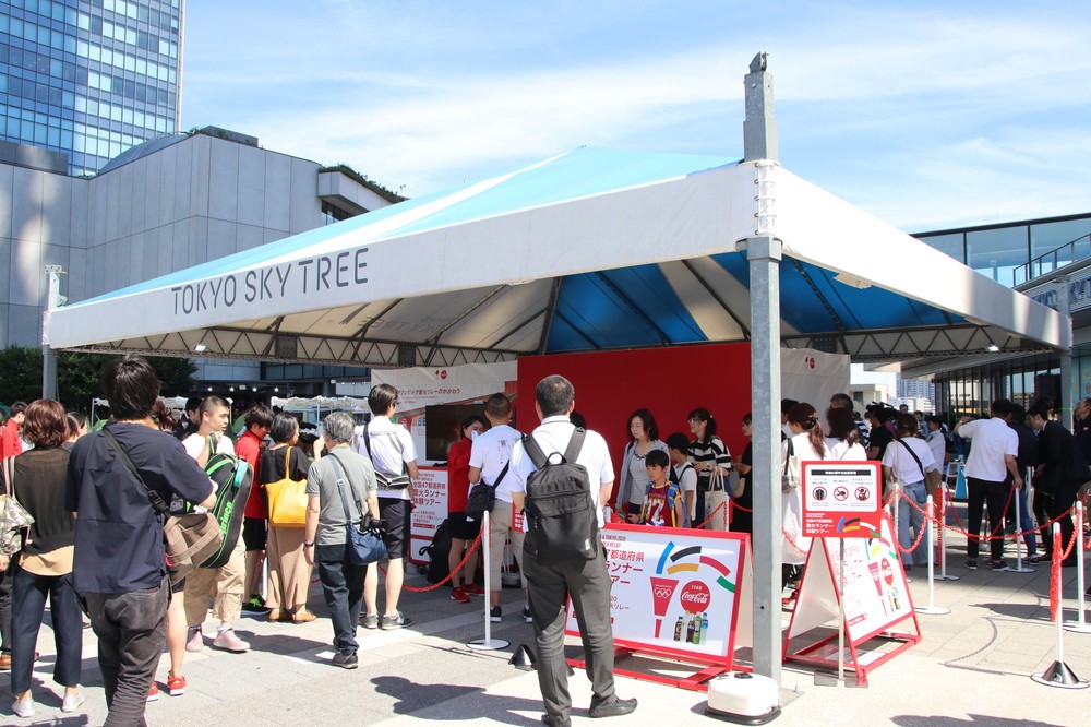 聖火リレーイベントには多くの人が来場した