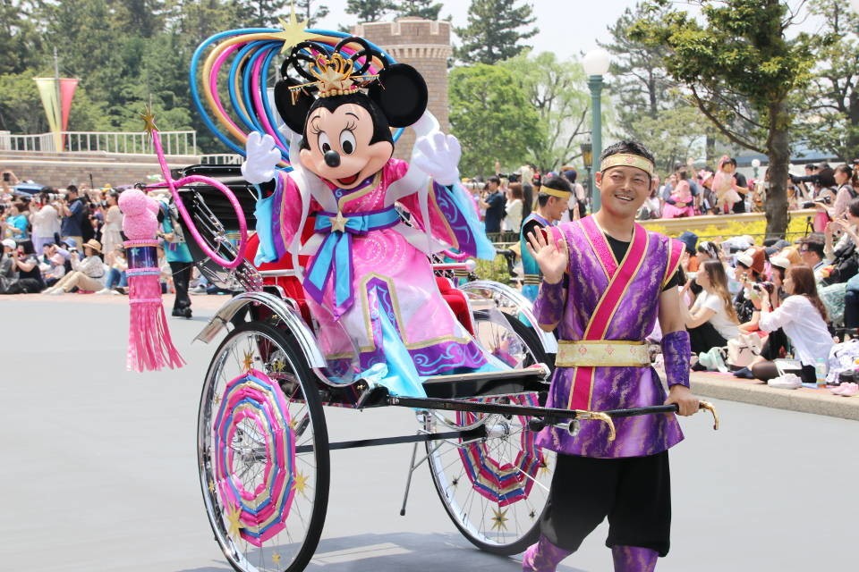 エキゾチックな衣装も見もの（TDL七夕グリーティング）