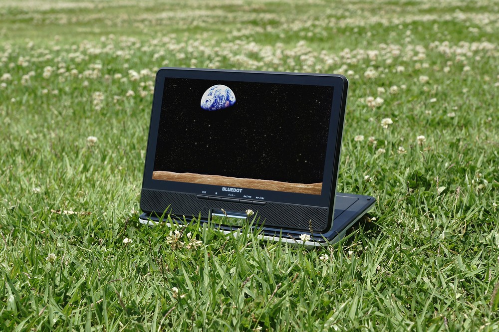 液晶ディスプレーが180度回転　ポータブルDVDプレーヤー