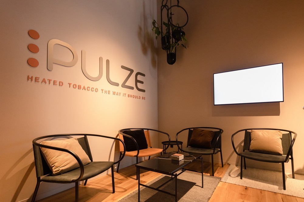 「PULZE 福岡」1階、Kitchen&Cafe Bar（2）