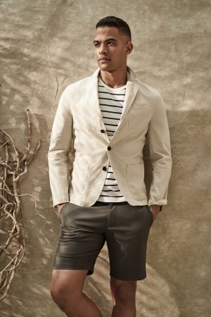 夏でも快適なサマーコレクション　「Banana Republic」から