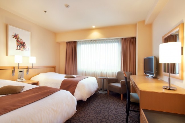 「近場の贅沢」で気軽に非日常へ　スイーツにディナー堪能の宿泊プラン