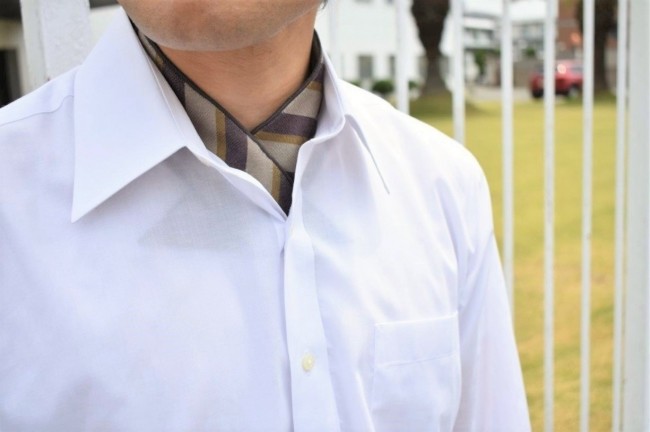 脱・ダサいクールビズ　「超接触冷感素材」のクロスタイとハンカチ