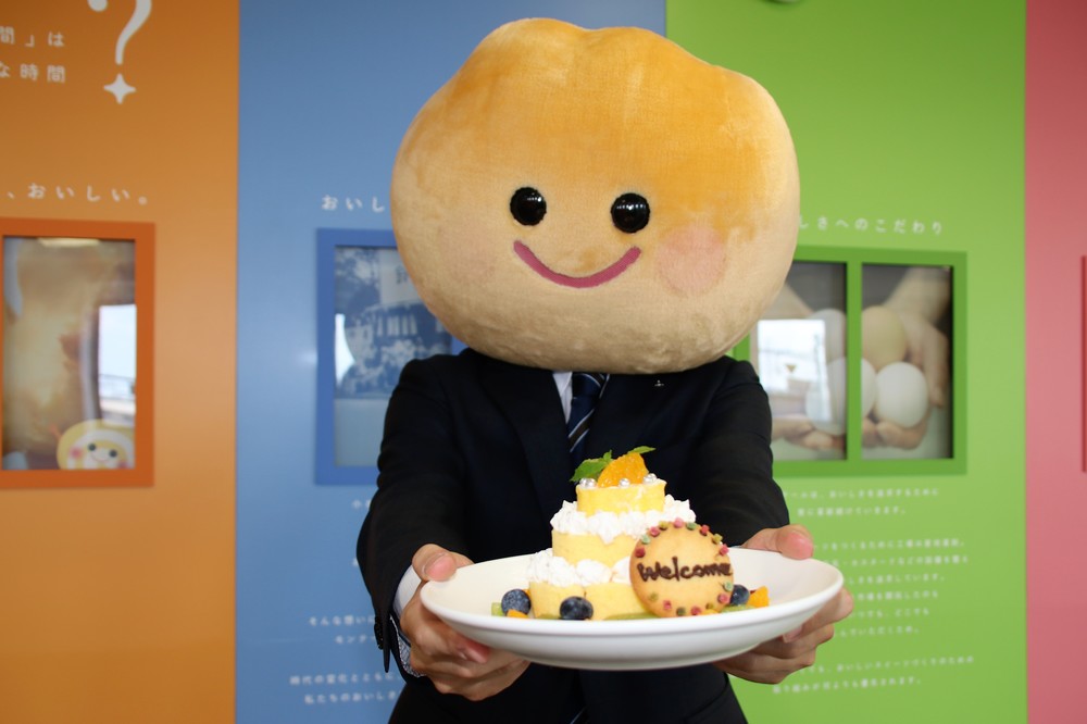 お手製のウェルカムケーキを記者にプレゼント