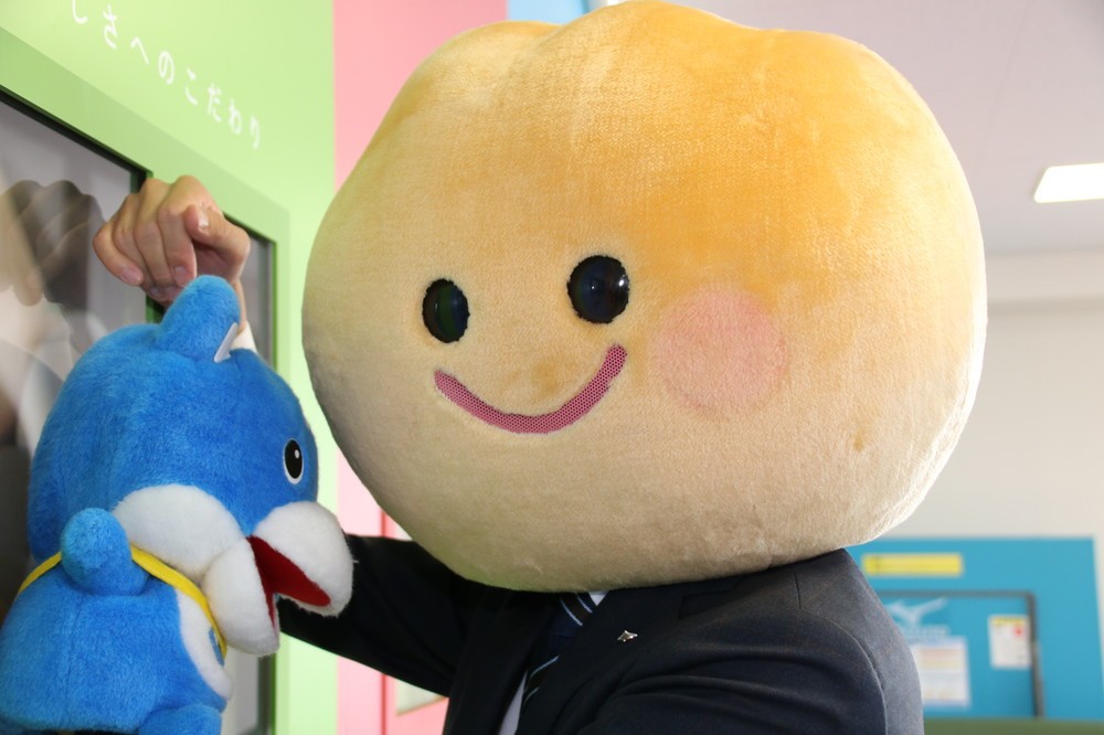 カス丸に「腕ドン」