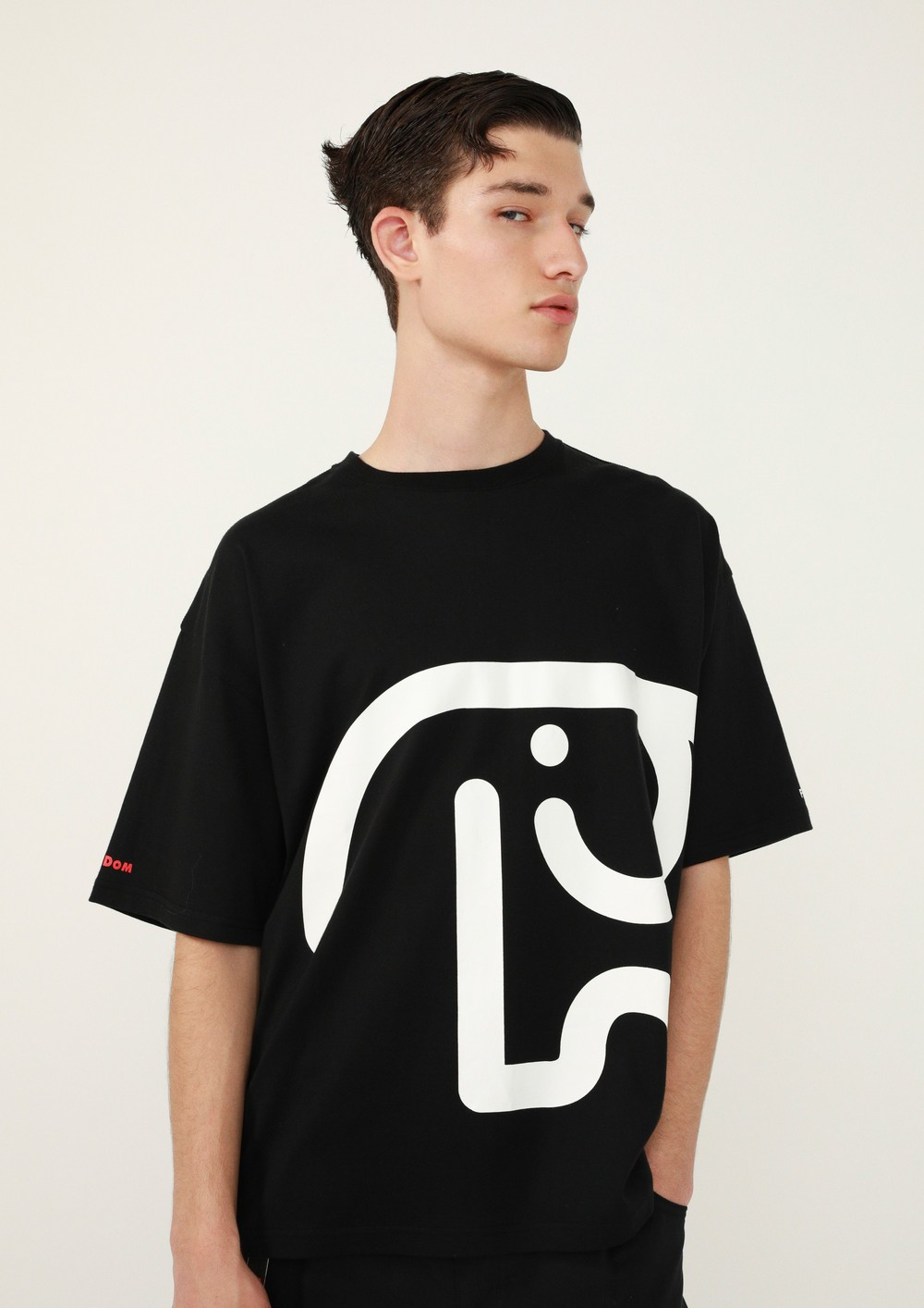 Tシャツに巨大な「どむぞうくん」　ドムドムハンバーガーがファッションブランドとコラボ