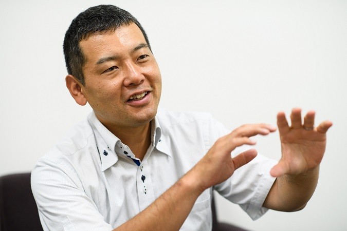 「福岡・釜山交流ひろば」を立ち上げた日下部信。公演『ナ チャレッチ？』の観客の反応に、確かな手ごたえを感じた（写真　菊地健志）