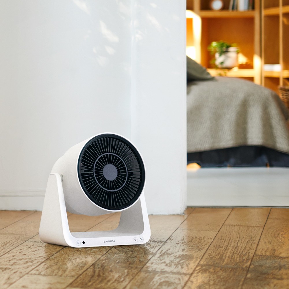 包み込むような自然界の風を再現　脱臭もできるサーキュレーター