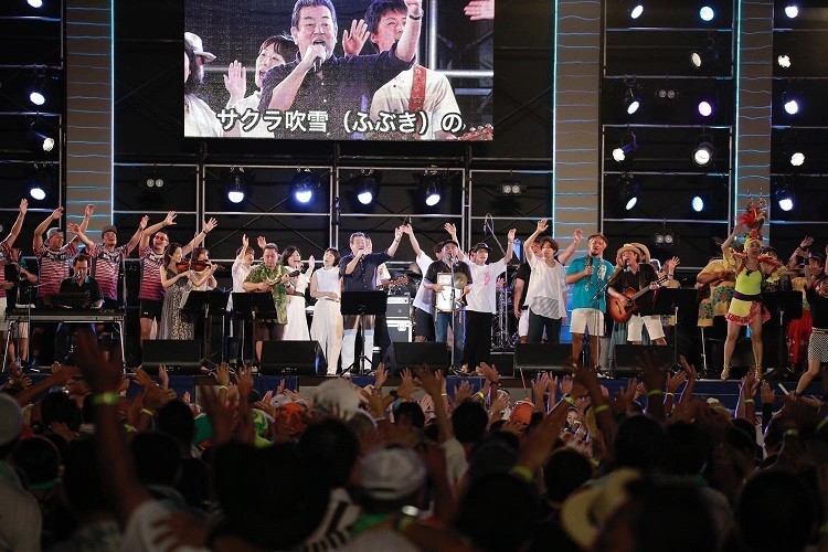 ステージも客席もなく一体に