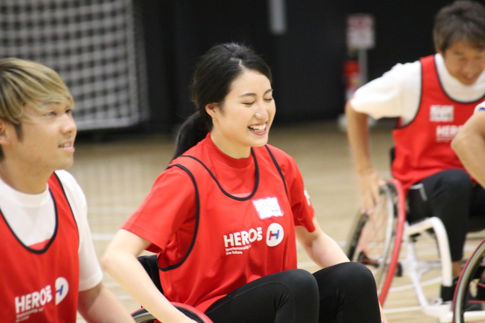 赤チームの選手は罰ゲームの車いすシャトルランに苦悶の表情