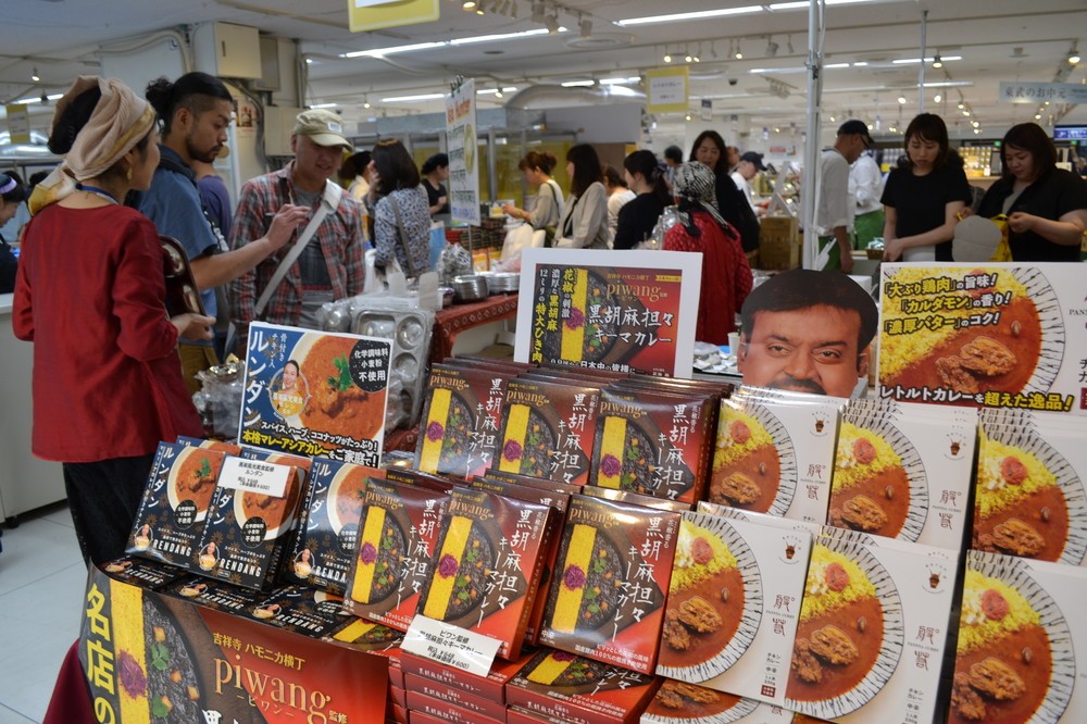 黒ゴマ、カルダモン、ココナッツ……。おいしさを決める隠し味も多種多様に