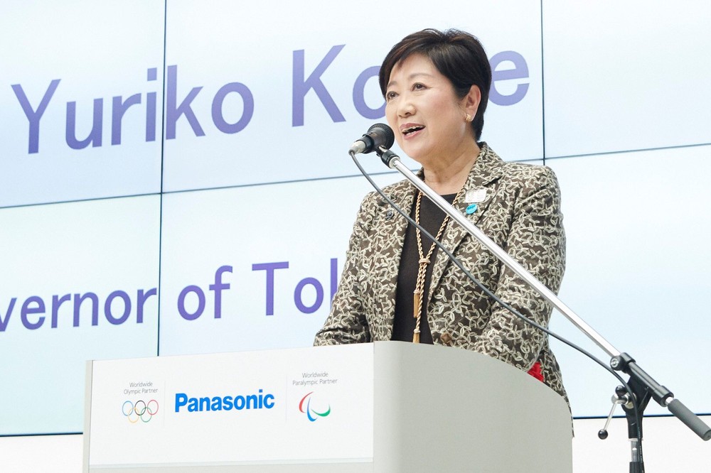 オープニングセレモニーでスピーチをする小池東京都知事