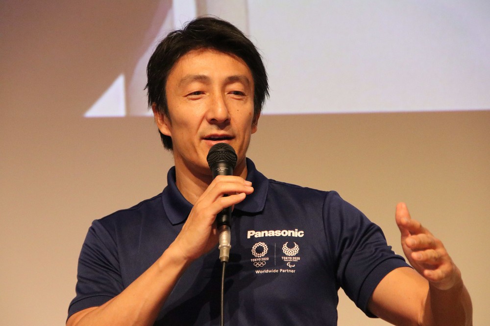 身振り手振りを交えて朝原さんは語った