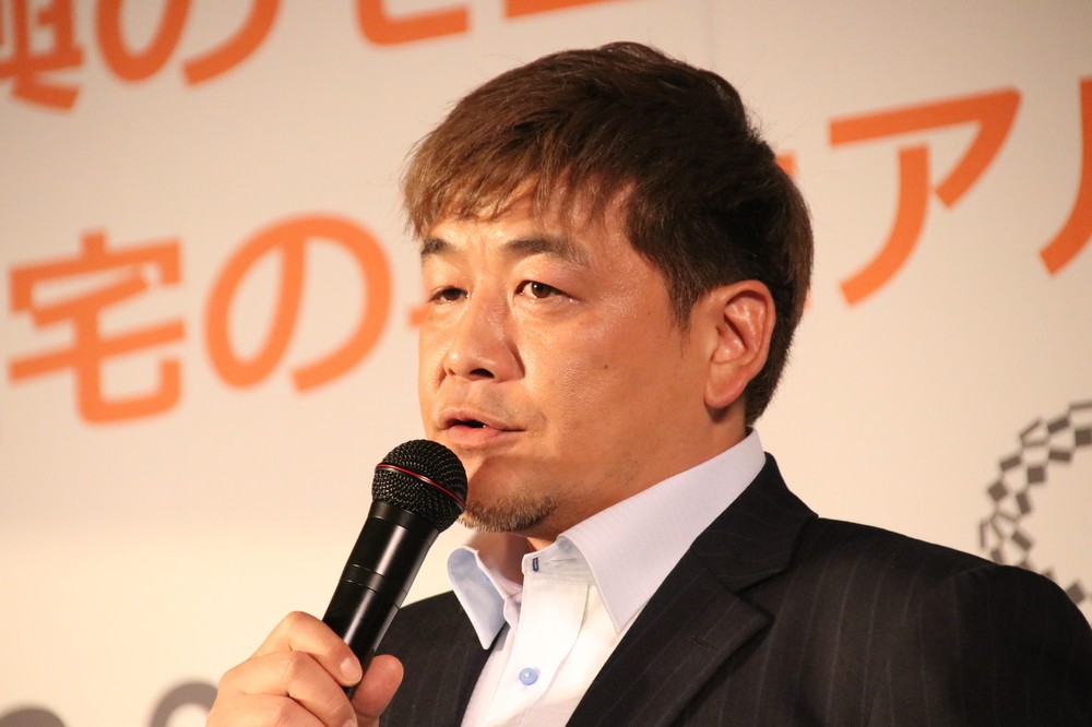 仮設住宅について語る富澤さん