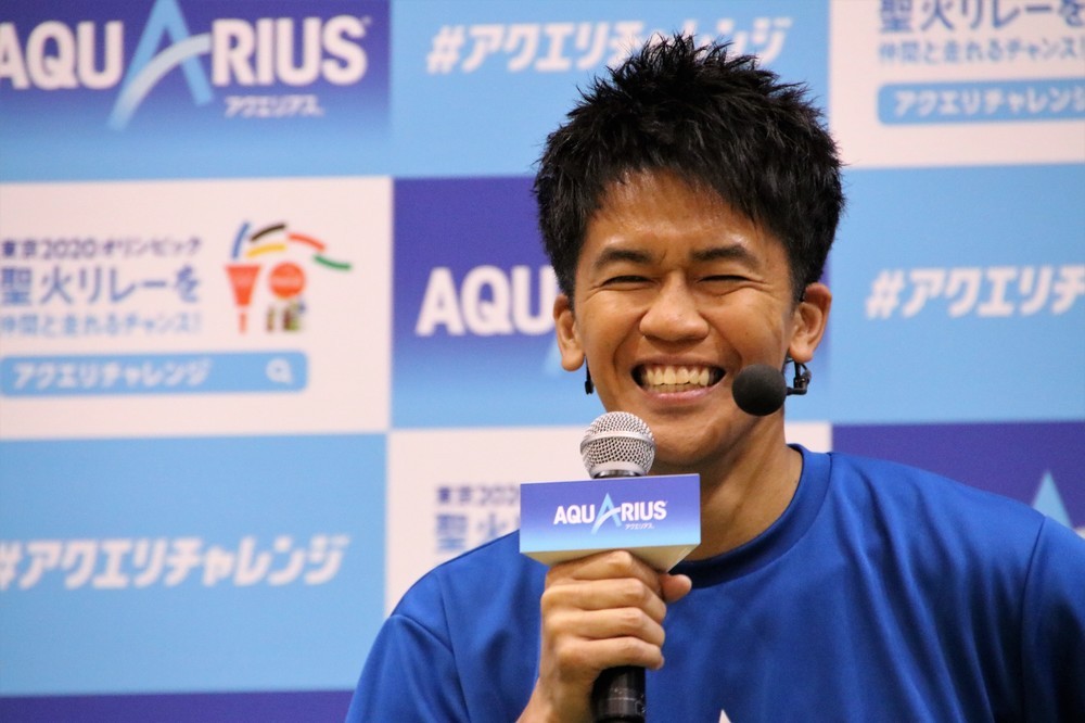 母校に戻り笑顔の武井壮さん