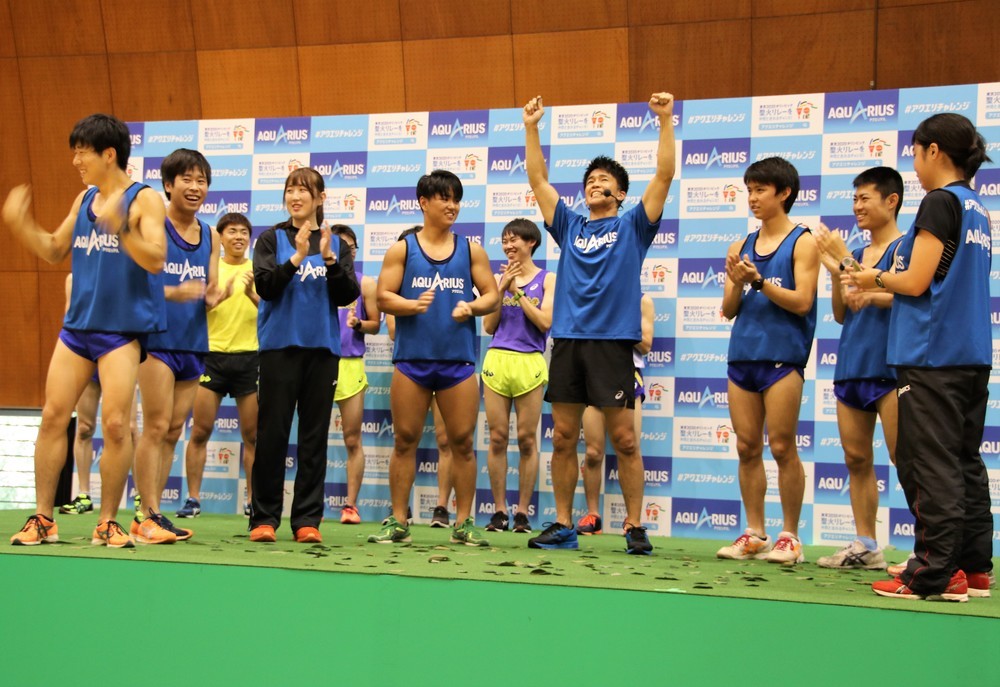 チャレンジ成功を喜ぶ