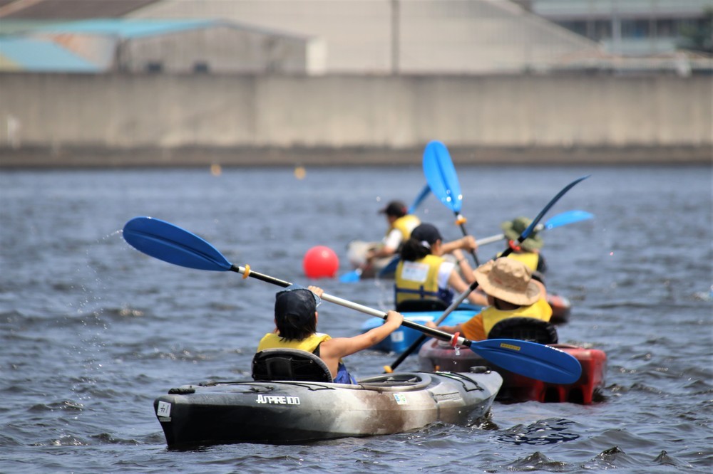 子どもたちは徐々にまっすぐ漕げるように
