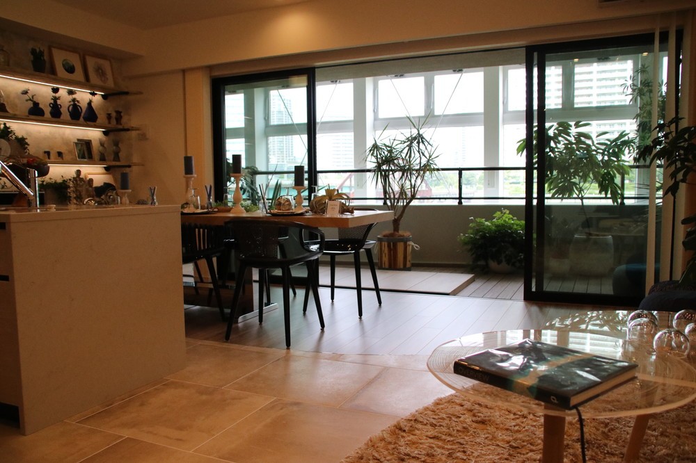 広いバルコニーが特徴の95平米のレファレンスルーム