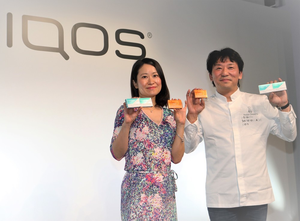 左から坂牧真美さん（フィリップ・モリス・ジャパン）、青木定治さん（パティスリー・サダハル・アオキ・パリ）