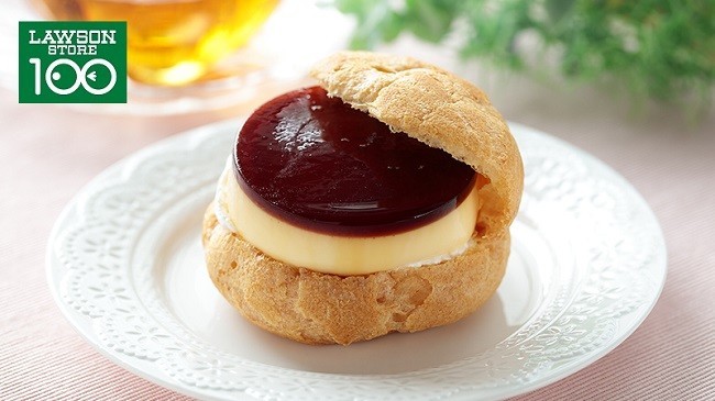 手のひらいっぱいサイズずっしりプリン入り　ローソン100の豪快シュークリーム