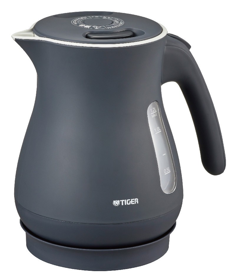 安全設計とエレガントなたたずまいを両立した電気ケトル