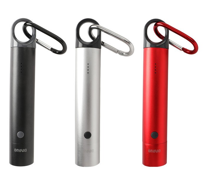 カラビナとLEDライトを装備　アウトドアでも有効モバイルバッテリー