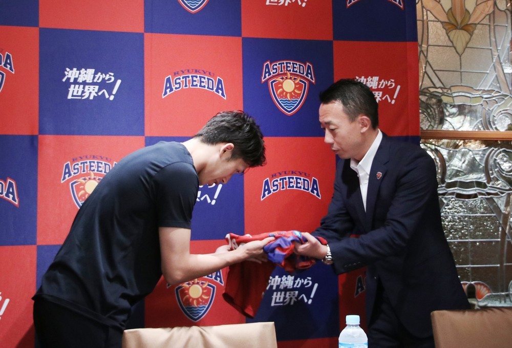 ユニフォーム贈呈