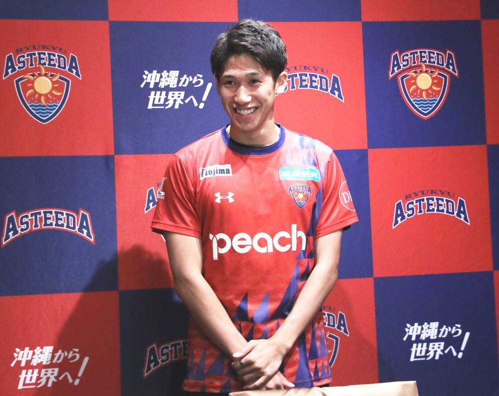 ユニフォーム姿を初披露