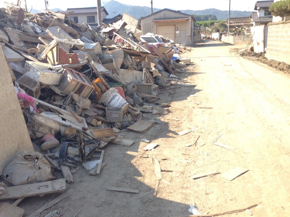 西日本豪雨発生から間もない時期の岡山県倉敷市真備町（写真クレジット：ピースボート災害ボランティアセンター）