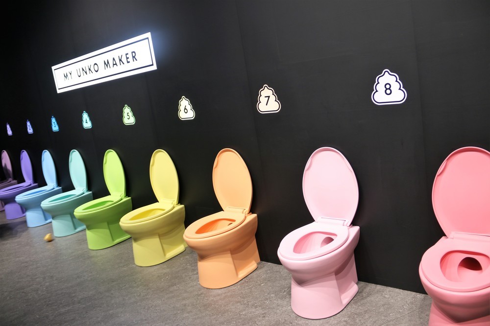 色とりどりの便器「MY UNKO MAKER」