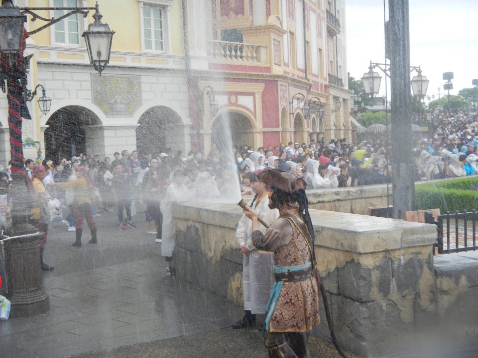 この調子で放水するからたまらない（TDSパイレーツ・サマー）