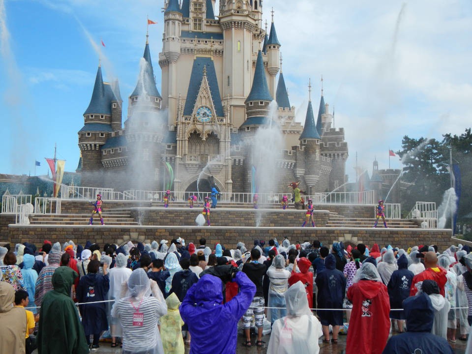 初登場の散水ショー「ジュディとニックのジャンピン・スプラッシュ」