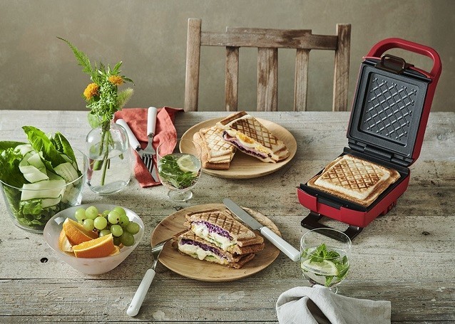 業界最速・約2分半で焼き上げられるプレスサンドメーカー