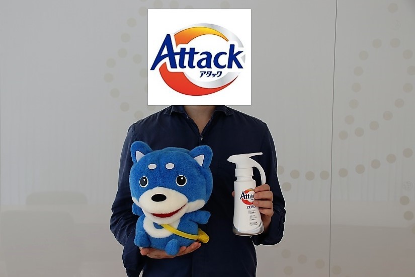 J-CASTニュース編集部の公式キャラクター「カス丸」と2ショット