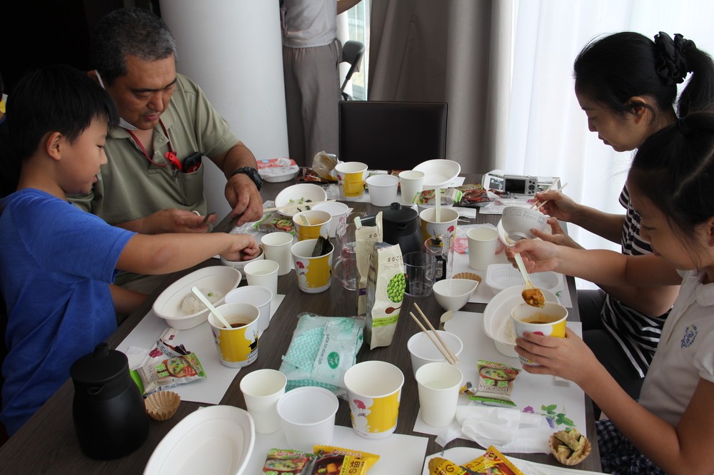 フリーズドライに挑戦する親子