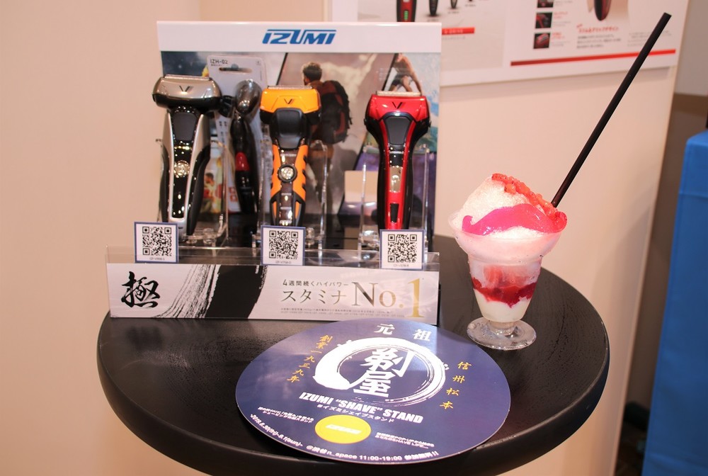 2階にはかき氷が食べられるテーブルと、シェービングコーナーが