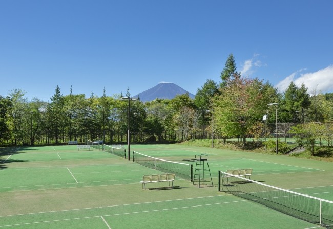 富士山が見えるテニスコート