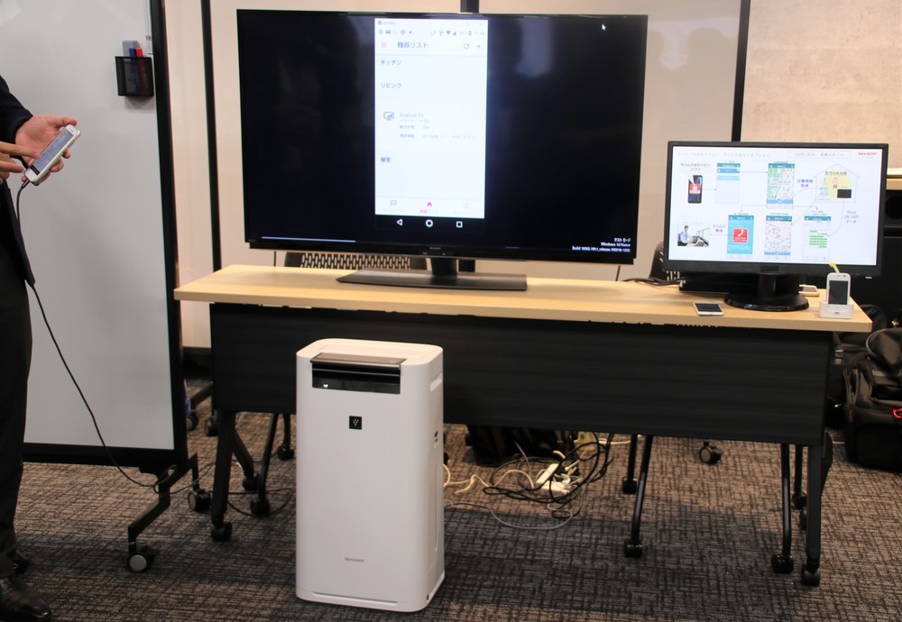制度説明会会場に設置されたシャープの企業ブース
