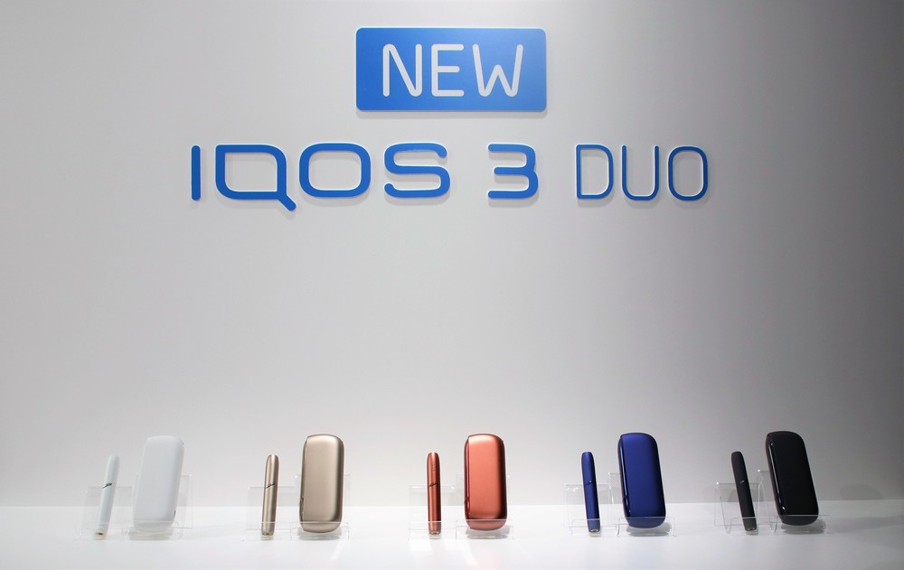 5色の「IQOS 3 DUO」。中央が新色「ウォームカッパー」
